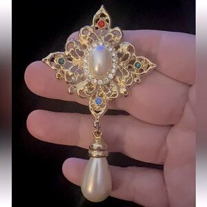 Elegant Court Gold Tone Brooch with Pearl and Gem Accents